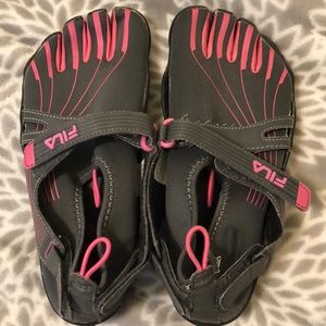 Fila toe shoes